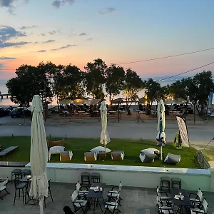 Otel Ammos, Agía Triás